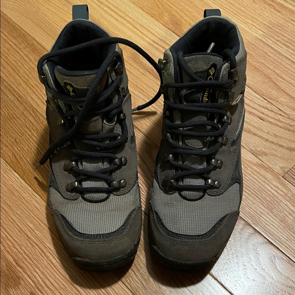 Columbia women’s  Black and Gray Hiking Boots